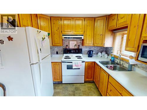 492 Yetta Road, Quesnel, BC - Indoor Photo Showing Kitchen With Double Sink