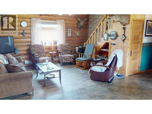 492 Yetta Road, Quesnel, BC - Indoor Photo Showing Living Room