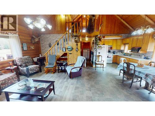 492 Yetta Road, Quesnel, BC - Indoor Photo Showing Living Room