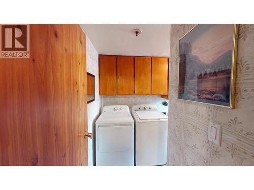 492 Yetta Road, Quesnel, BC - Indoor Photo Showing Laundry Room