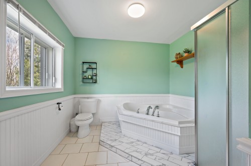 Salle de bains - 263  - 265 Ch. Brousseau, Labelle, QC - Indoor Photo Showing Bathroom