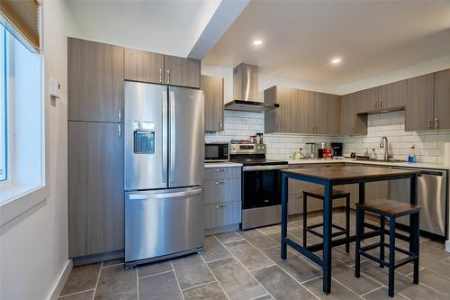 1810 First Street, Fruitvale, BC - Indoor Photo Showing Kitchen With Stainless Steel Kitchen
