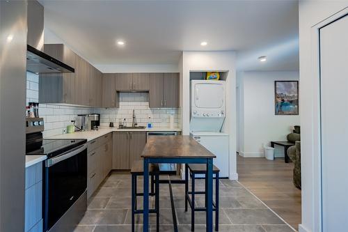 1810 First Street, Fruitvale, BC - Indoor Photo Showing Kitchen