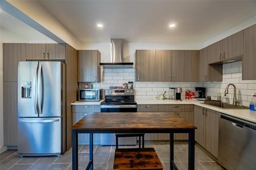 1810 First Street, Fruitvale, BC - Indoor Photo Showing Kitchen With Stainless Steel Kitchen