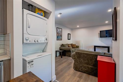 1810 First Street, Fruitvale, BC - Indoor Photo Showing Laundry Room