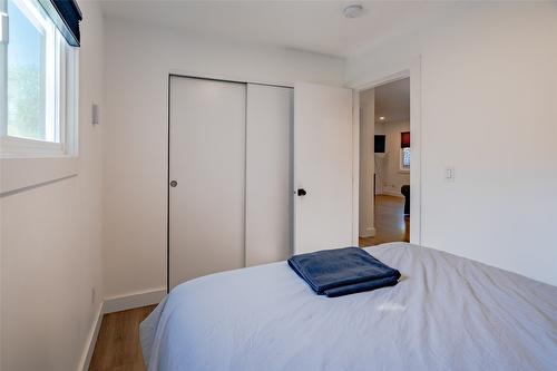 1810 First Street, Fruitvale, BC - Indoor Photo Showing Bedroom
