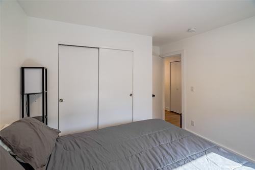 1810 First Street, Fruitvale, BC - Indoor Photo Showing Bedroom