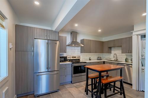1810 First Street, Fruitvale, BC - Indoor Photo Showing Kitchen With Stainless Steel Kitchen