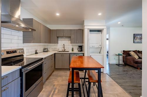 1810 First Street, Fruitvale, BC - Indoor Photo Showing Kitchen With Stainless Steel Kitchen