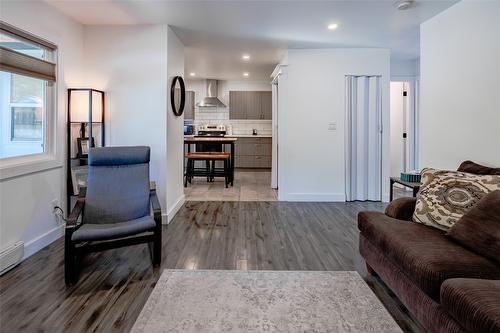 1810 First Street, Fruitvale, BC - Indoor Photo Showing Living Room