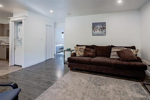 1810 First Street, Fruitvale, BC - Indoor Photo Showing Living Room