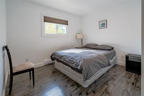 1810 First Street, Fruitvale, BC - Indoor Photo Showing Bedroom