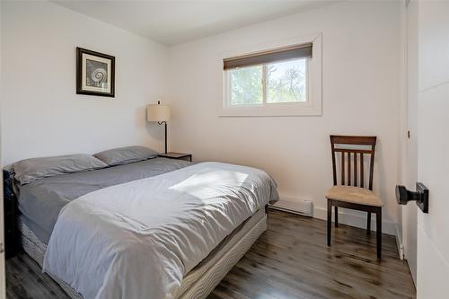 1810 First Street, Fruitvale, BC - Indoor Photo Showing Bedroom