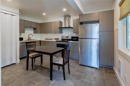 1810 First Street, Fruitvale, BC - Indoor Photo Showing Kitchen With Stainless Steel Kitchen