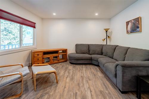 1810 First Street, Fruitvale, BC - Indoor