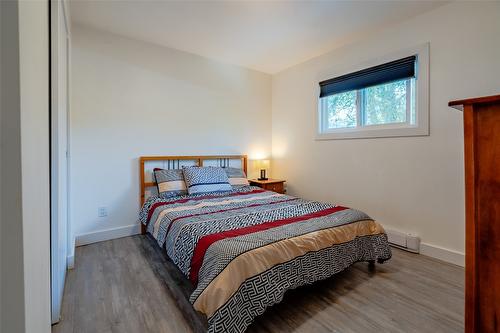 1810 First Street, Fruitvale, BC - Indoor Photo Showing Bedroom