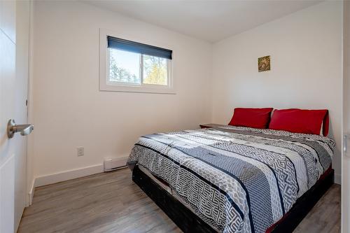 1810 First Street, Fruitvale, BC - Indoor Photo Showing Bedroom