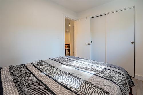 1810 First Street, Fruitvale, BC - Indoor Photo Showing Bedroom
