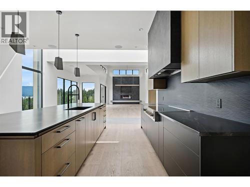 6200 Columbia Lake Road Unit# 4, Columbia Lake, BC - Indoor Photo Showing Kitchen With Upgraded Kitchen