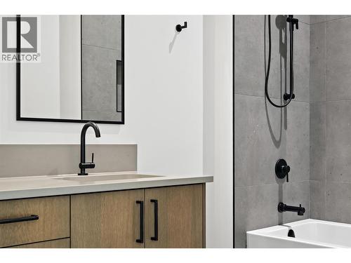 6200 Columbia Lake Road Unit# 4, Columbia Lake, BC - Indoor Photo Showing Bathroom