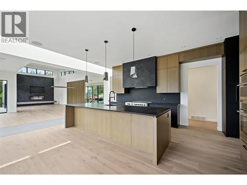 6200 Columbia Lake Road Unit# 4, Columbia Lake, BC - Indoor Photo Showing Kitchen With Upgraded Kitchen
