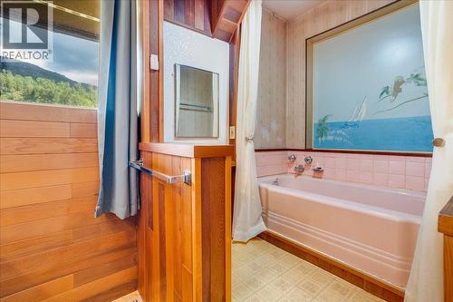 275 2Nd Avenue, Rivervale, BC - Indoor Photo Showing Bathroom