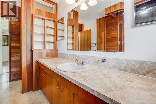 275 2Nd Avenue, Rivervale, BC - Indoor Photo Showing Bathroom