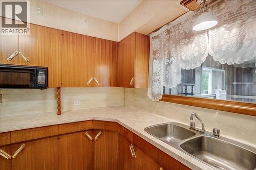 275 2Nd Avenue, Rivervale, BC - Indoor Photo Showing Kitchen With Double Sink