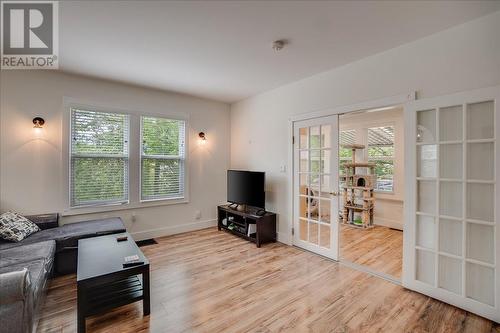 1667 Cedar Avenue, Trail, BC - Indoor Photo Showing Living Room