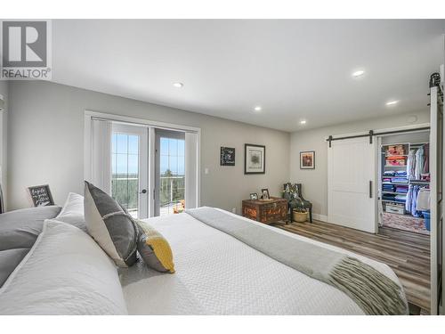 9520 Juniper Heights Road, Invermere, BC - Indoor Photo Showing Bedroom