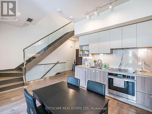 Th06 - 9 Buttermill Avenue W, Vaughan, ON - Indoor Photo Showing Kitchen With Upgraded Kitchen