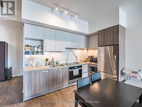 Th06 - 9 Buttermill Avenue W, Vaughan, ON - Indoor Photo Showing Kitchen With Upgraded Kitchen