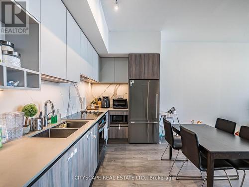 Th06 - 9 Buttermill Avenue W, Vaughan, ON - Indoor Photo Showing Kitchen With Double Sink With Upgraded Kitchen