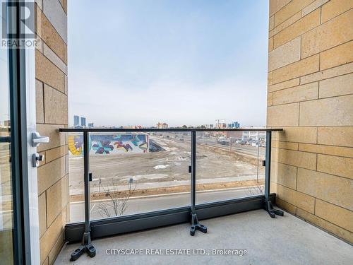 Th06 - 9 Buttermill Avenue W, Vaughan, ON - Outdoor With Exterior