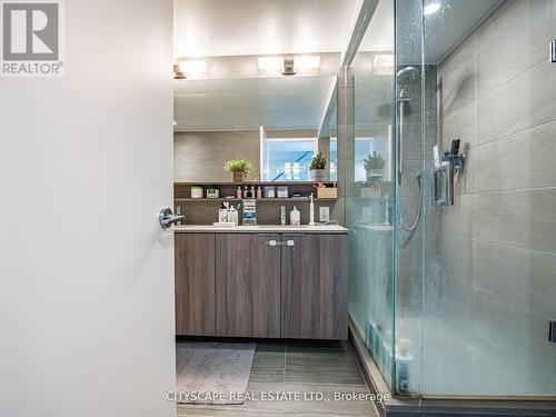 Th06 - 9 Buttermill Avenue W, Vaughan, ON - Indoor Photo Showing Bathroom