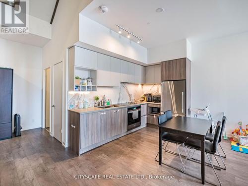 Th06 - 9 Buttermill Avenue W, Vaughan, ON - Indoor Photo Showing Kitchen