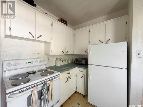269 2Nd Avenue Ne, Swift Current, SK - Indoor Photo Showing Kitchen
