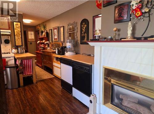 40 Breccia Drive, Logan Lake, BC - Indoor Photo Showing Kitchen