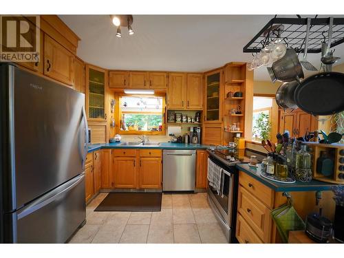 425 Alexander Road, Procter, BC - Indoor Photo Showing Kitchen