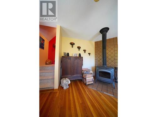 425 Alexander Road, Procter, BC - Indoor With Fireplace