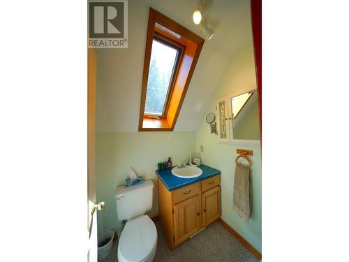 425 Alexander Road, Procter, BC - Indoor Photo Showing Bathroom