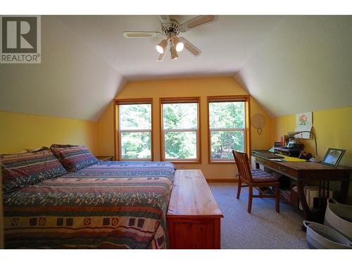 425 Alexander Road, Procter, BC - Indoor Photo Showing Bedroom