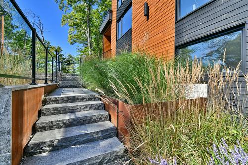 Exterior entrance - 700 Mtée De L'Adret, Sainte-Adèle, QC - Outdoor