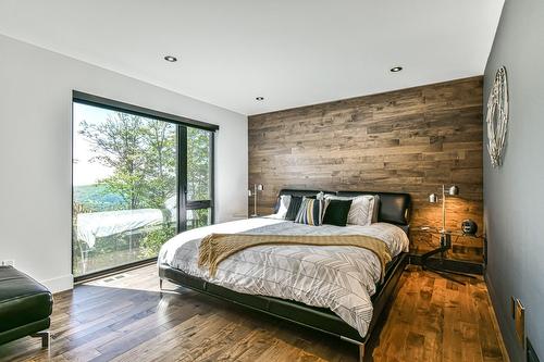 Chambre à coucher principale - 700 Mtée De L'Adret, Sainte-Adèle, QC - Indoor Photo Showing Bedroom