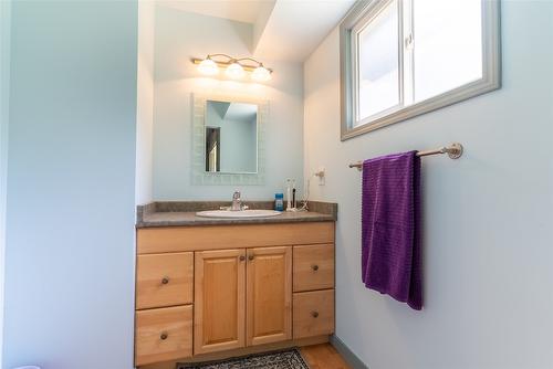 5121 Crawford Place, Kamloops, BC - Indoor Photo Showing Bathroom