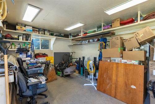 5121 Crawford Place, Kamloops, BC - Indoor Photo Showing Garage