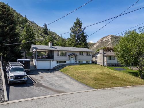 5121 Crawford Place, Kamloops, BC - Outdoor With Facade