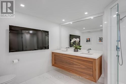 605 - 2190 Lakeshore Road, Burlington, ON - Indoor Photo Showing Bathroom