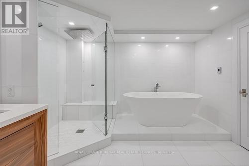 605 - 2190 Lakeshore Road, Burlington, ON - Indoor Photo Showing Bathroom