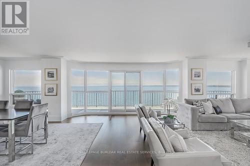 605 - 2190 Lakeshore Road, Burlington, ON - Indoor Photo Showing Living Room